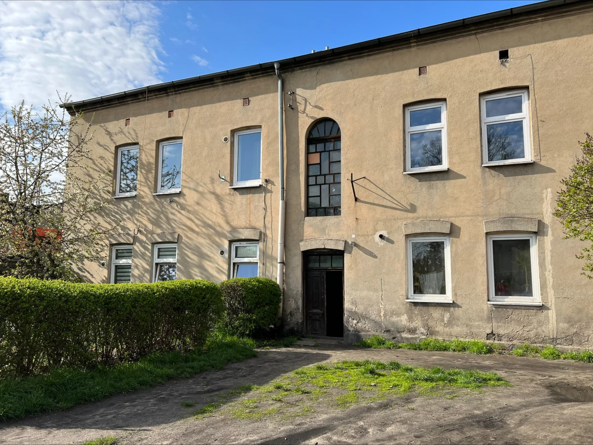 Stan ośmioletniego, maltretowanego przez ojczyma, Kamila z Częstochowy jest nadal ciężki. W ostatnich dwóch dniach nie pogorszył się jednak – przekazał rzecznik Górnośląskiego Centrum Zdrowia Dziecka w Katowicach (GCZD) Wojciech Gumułka. Na razie nie ma mowy o wybudzaniu chłopca ze śpiączki.