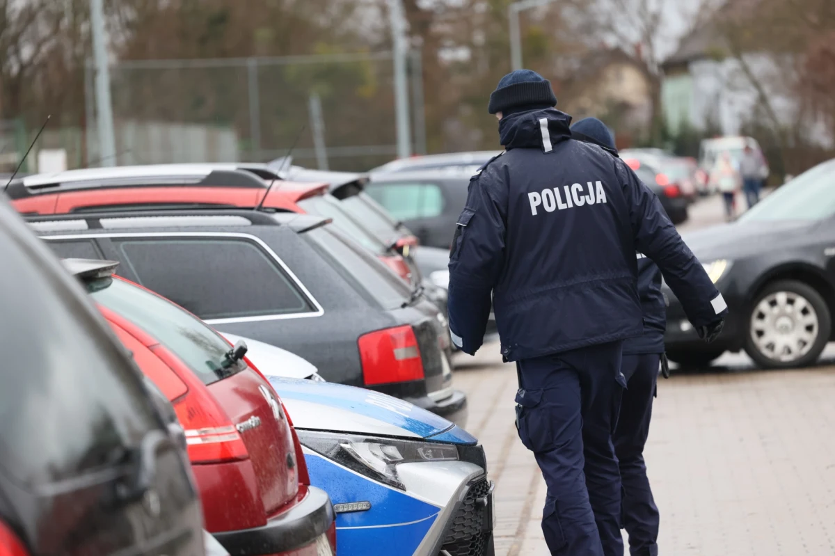 Katarzyna G., była kasjerka Centralnego Biura Antykorupcyjnego, została zatrzymana. Kobieta była poszukiwana listem gończym, ponieważ nie stawiła się do odbycia kary. Policjanci namierzyli ją, gdy samochodem wjechała na osiedle, gdzie mieszka – podaje "Rzeczpospolita".