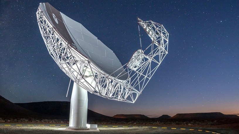 W grudniu ubiegłego roku, astronomowie z Breakthrough Initiatives zapowiedzieli się, że w ramach projektu Listen, niebawem rozpoczną poszukiwania obcych cywilizacji za pomocą jednej z największych sieci  radioteleskopów na południowej półkuli o wymownej nazwie MeerKAT. Teraz te marzenia stały się faktem.