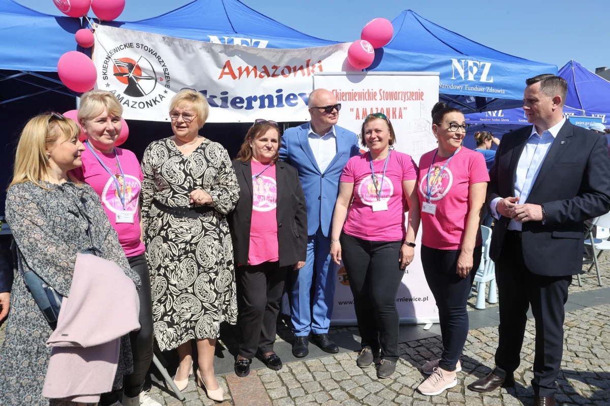 II edycję programu "Zdrowe Życie", pod patronatem prezydenta Andrzeja Dudy z małżonką zainaugurowała w Skierniewicach szefowa Kancelarii Prezydenta Grażyna Ignaczak-Bandych. Miasteczko zdrowia, w którym można poddać się bezpłatnym badaniom profilaktycznym, odwiedzi 22 miasta.