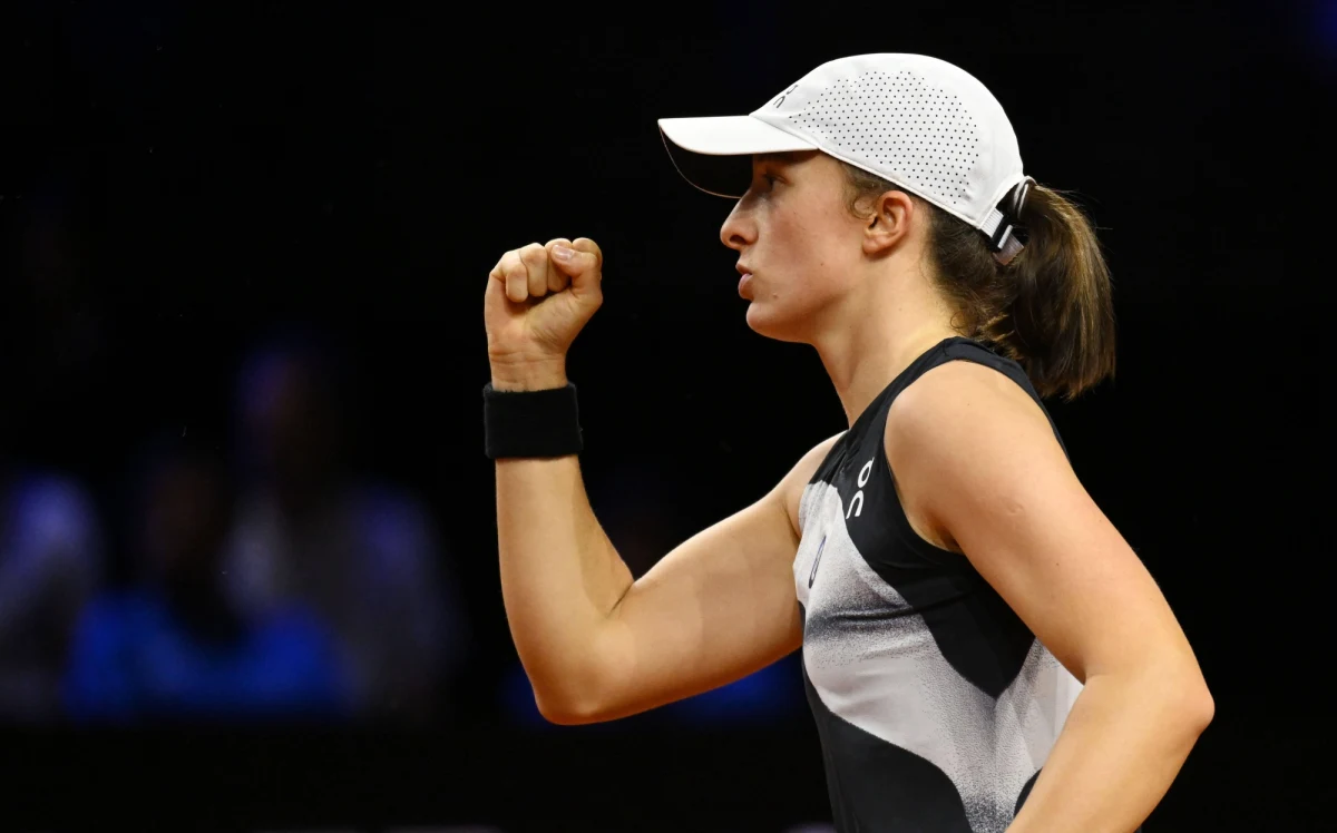 Iga Świątek awansowała do finału turnieju WTA w Stuttgarcie. Jej rywalka Ons Jabeur w półfinałowym meczu doznała kontuzji i nie była w stanie rozegrać spotkania. 