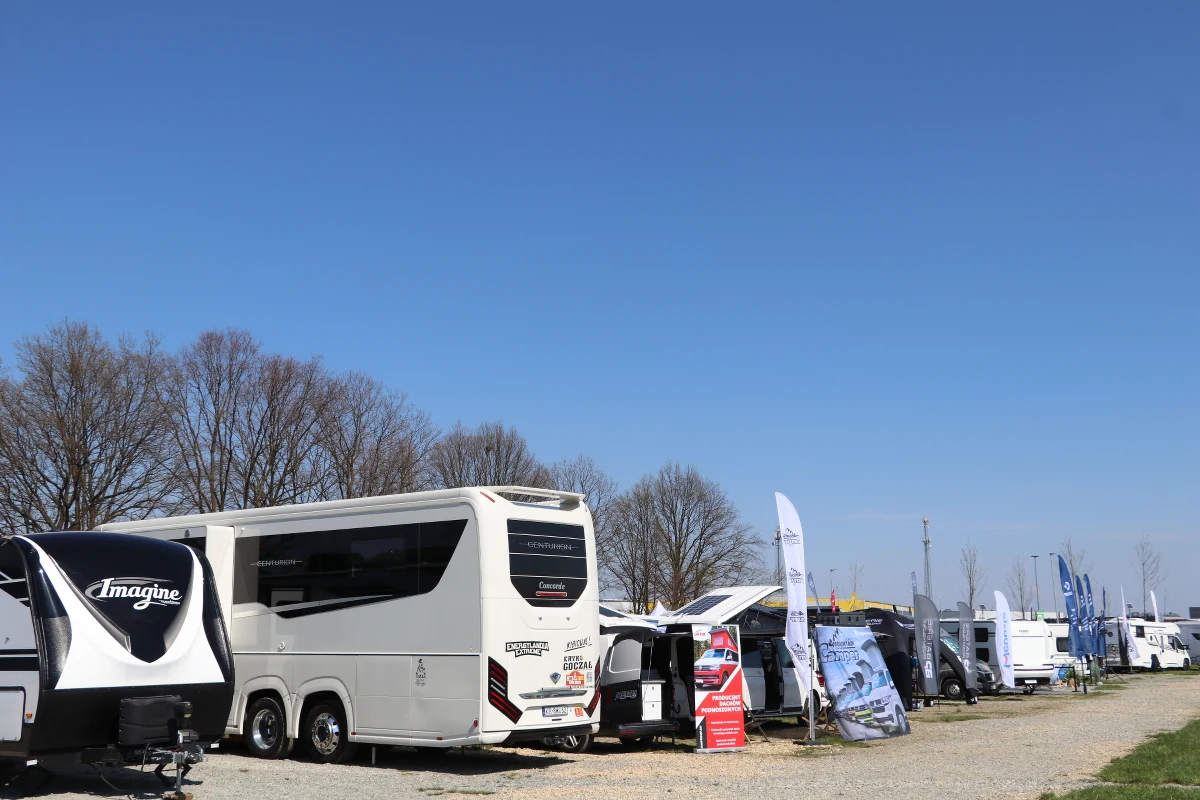 Koncert Cleo, prelekcje o podróżowaniu camperem, mnóstwo gier i zabaw z nagrodami. W Zatorze przy rodzinnym parku rozrywki Energylandia trwa Festival Caravaningu. Popularność podróżowania kamperem lub przyczepą kempingową wzrasta z roku na rok.
