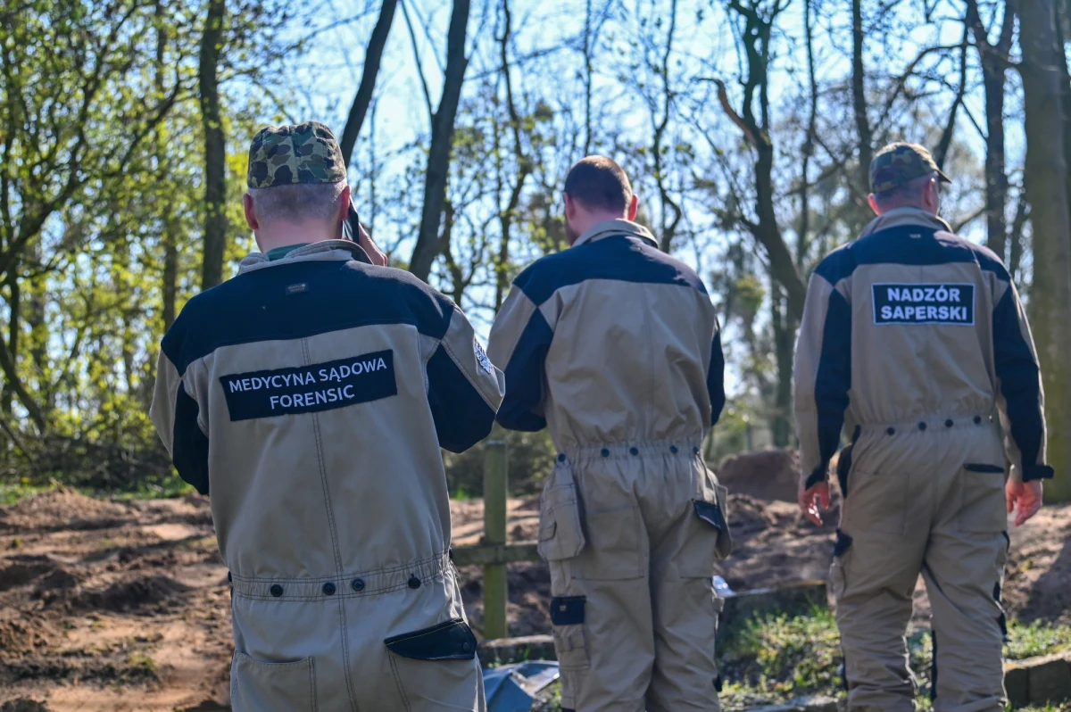 Polscy i amerykańscy badacze poszukują w miejscowości Święta (Zachodniopomorskie) szczątków dwóch amerykańskich lotników poległych podczas II wojny światowej. Żołnierze stracili życie podczas nalotów na fabrykę benzyny syntetycznej w Policach.