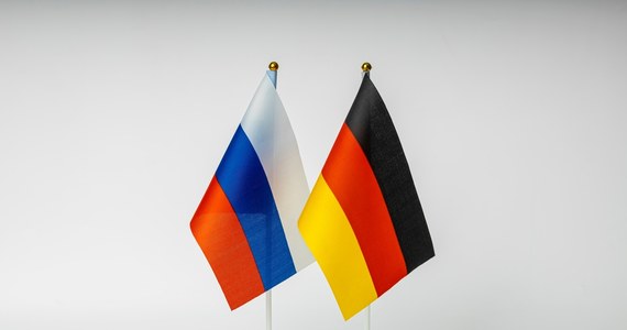 Władze Rosji zdecydowały o wydaleniu 34 niemieckich dyplomatów - poinformował w sobotę dziennik "Bild". To reakcja na "wrogie działania Berlina", a konkretnie na "masowe" wydalenie rosyjskich przedstawicieli w Niemczech - podała z kolei agencja dpa, cytując MSZ w Moskwie.
