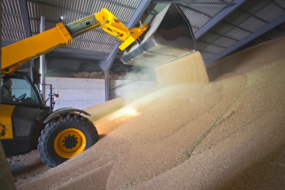 Wiceszef Komisji Europejskiej Valdis Dombrovskis rozmawiał w sobotę z premierem Mateuszem Morawieckim, aby przygotować jutrzejsze negocjacje z pięcioma krajami Europy Środkowej, które zgłosiły problemy z tranzytem ukraińskiego zboża. „Porozumienie wydaje się na wyciągnięcie ręki” – mówi rozmówca RMF FM w Komisji Europejskiej.