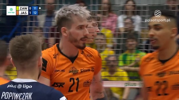 Fragmenty meczu Aluron CMC Warta Zawiercie – Jastrzębski Węgiel 1:3 (13:25, 25:20, 20:25, 19:25) w półfinale PlusLigi. MVP: Tomasz Fornal (8/17 = 47% skuteczności w ataku + 5 bloków).

