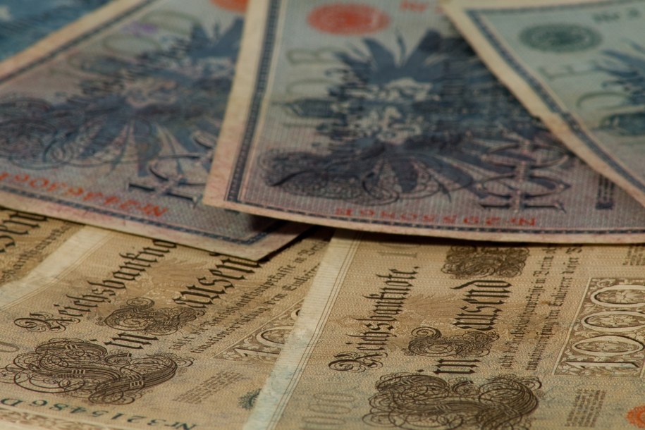 Zbili majątek na współpracy z nazistami. Dziennikarz ujawnia mroczne sekrety niemieckich firm