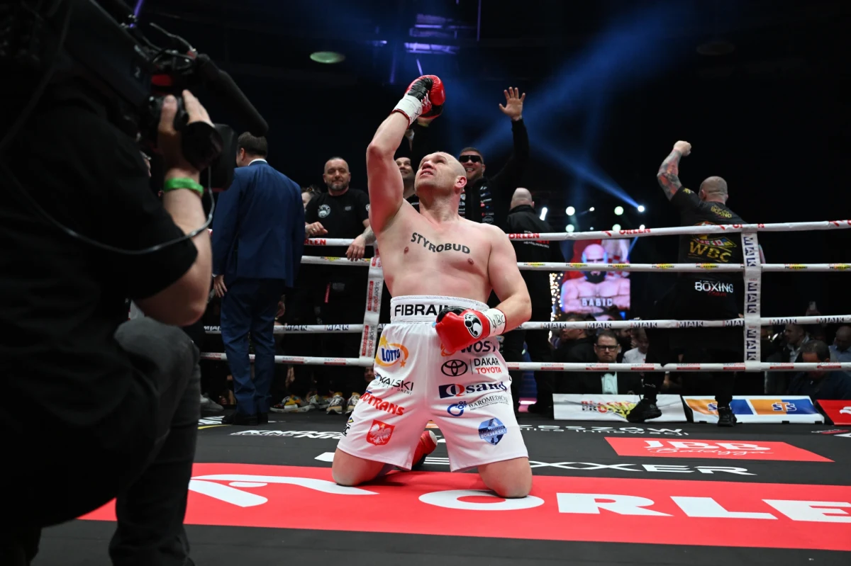 Łukasz Różański (15-0, 14 KO) w walce wieczoru bokserskiej gali "KnockOut Boxing Night 27" pokonał Chorwata Alena Babica (11-1, 10 KO) i zdobył pas mistrza świata federacji WBC w kategorii bridger. Walka zakończyła się w trakcie pierwszej rundy, po niecałych dwóch minutach. Impreza odbyła się w podrzeszowskiej Jasionce.