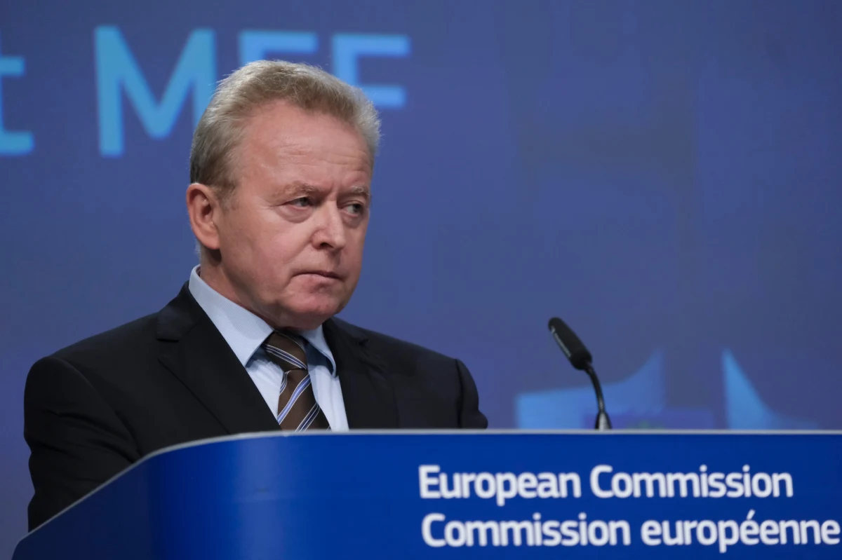 53,4 proc. badanych uważa, że polski komisarz ds. rolnictwa Janusz Wojciechowski powinien podać się do dymisji w związku z kryzysem zbożowym na polskim rynku; przeciwnego zdania jest 17,3 proc. ankietowanych - wynika z sondażu SW Research dla rp.pl.