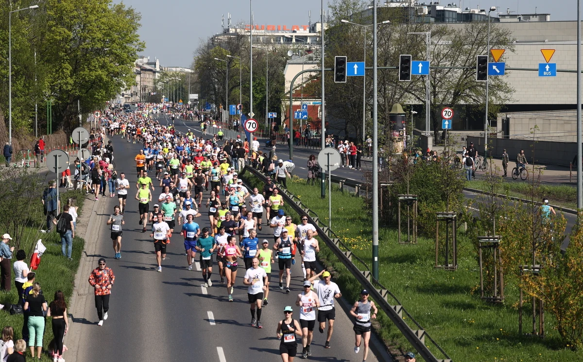 Jako pierwszy na metę 20. Cracovia Maratonu dobiegł Lani Rutto. Kenijczyk nieco ponad 42-kilometrową trasę po ulicach Krakowa pokonał w czasie 02:17:05. Najlepszy z Polaków, urodzony w 1994 roku Mateusz Mrówka, zajął siódme miejsce. Wśród kobiet triumfowała Litwinka Lina Kiriliuk.