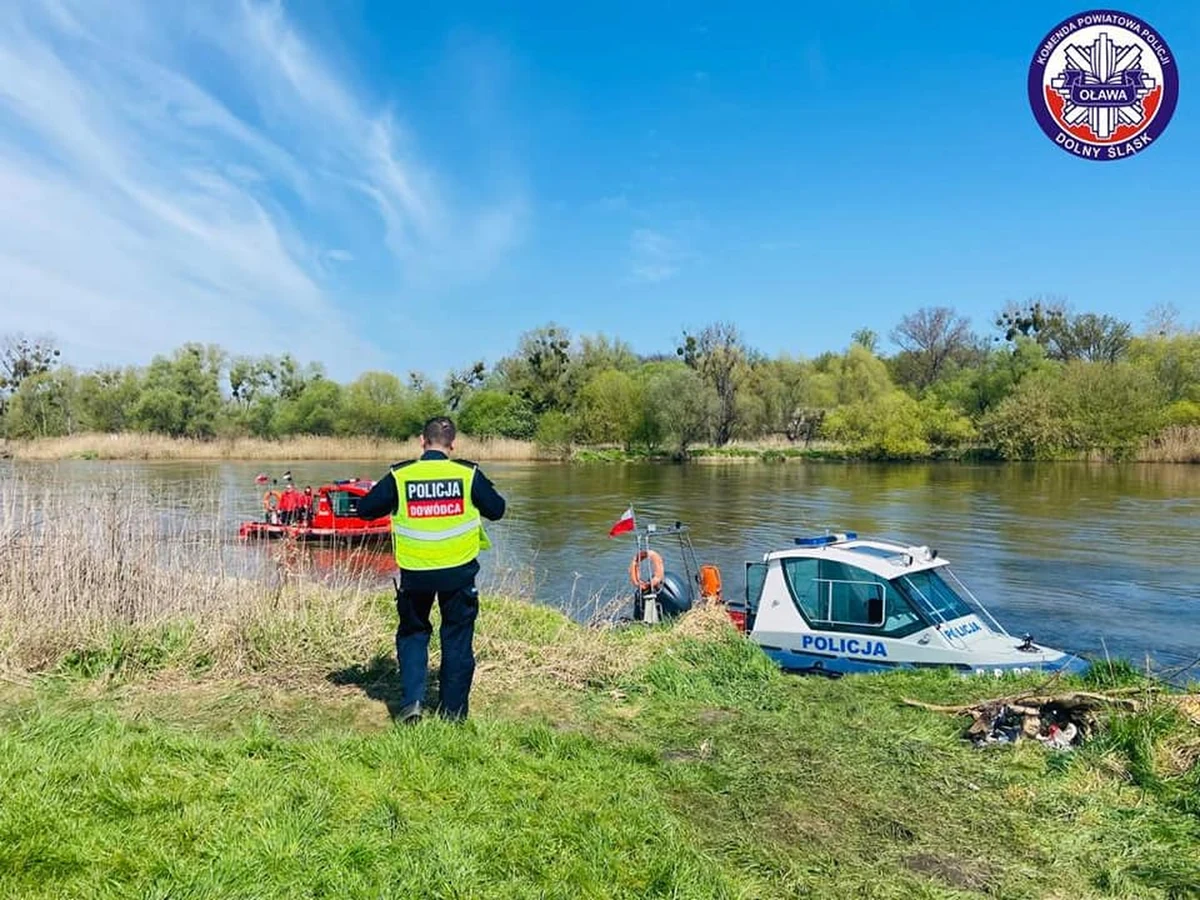 Młody mężczyzna został porwany przez nurt Odry koło Oławy na Dolnym Śląsku. Policja poinformowała, że był nad rzeką z grupą znajomych i wszedł do wody. Trwa akcja poszukiwawcza.