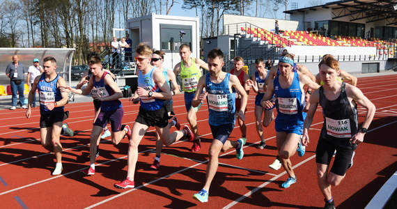 ​Julia Koralewska (AZS-AWFiS Gdańsk) oraz Mateusz Gos (RLTL Optima Radom) zdobyli złote medale rozegranych w sobotę w Olkuszu mistrzostw Polski w biegu na 10 000 metrów. Podczas zawodów padło wiele minimum na młodzieżowe (U23) mistrzostwa Europy w Finlandii. 