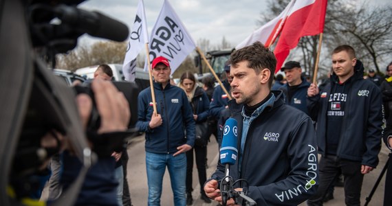 Rolnicy zakończyli w niedzielę protest na drodze przy przejeździe kolejowym w Hrubieszowie (Lubelskie), który znajduje się niedaleko przejścia granicznego z Ukrainą. Protest trwał od ubiegłej środy (12 kwietnia). Aktualnie ruch w okolicy przejścia granicznego odbywa się bez utrudnień - poinformowała policja.