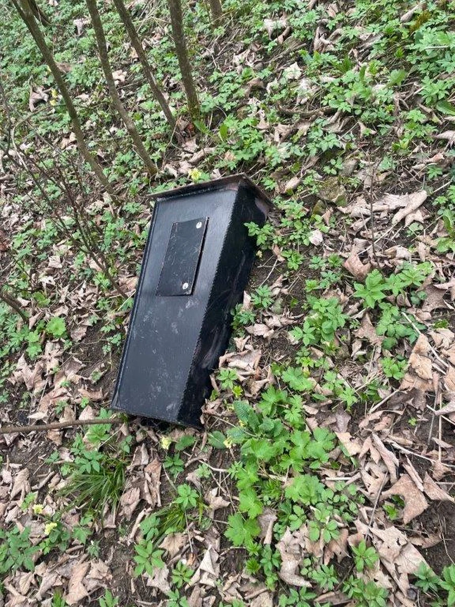 Dwóch 20-latków z Krościenka nad Dunajcem odpowie za dwa włamania do miejscowego kościoła. Ukradli skarbonę z pieniędzmi, a pustą porzucili w lesie. Mężczyznom grozi do 10 lat pozbawienia wolności. Policjanci odzyskali część łupu.  

