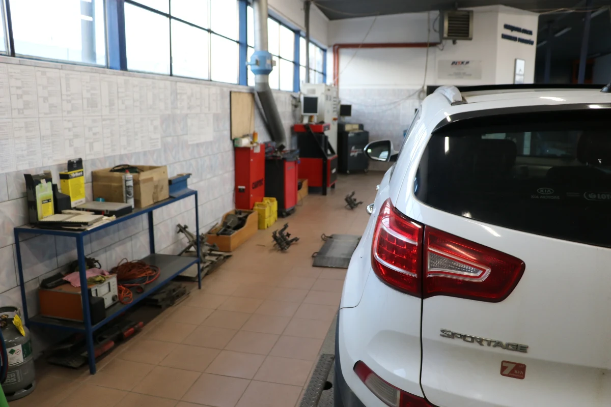 W środę większość warszawskich stacji kontroli pojazdów nie będzie wykonywać badań technicznych. Przedsiębiorcy działający w tej branży od dawna apelują do rządu o podniesienie opłat za przeglądy, które nie były zmieniane od 19 lat. Środowa akcja to już kolejny protest, który ma zwrócić uwagę na sytuację diagnostów. 