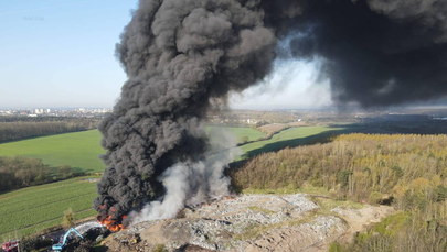Pożar nielegalnego składowiska śmieci w Koninie. Są zarzuty 