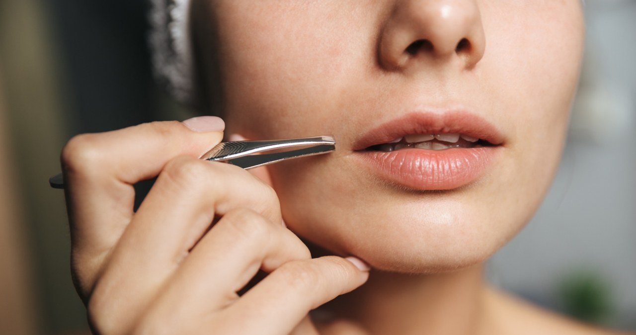 Włosy na brodzie u kobiet. Kiedy to norma, a kiedy sygnał zaburzeń?