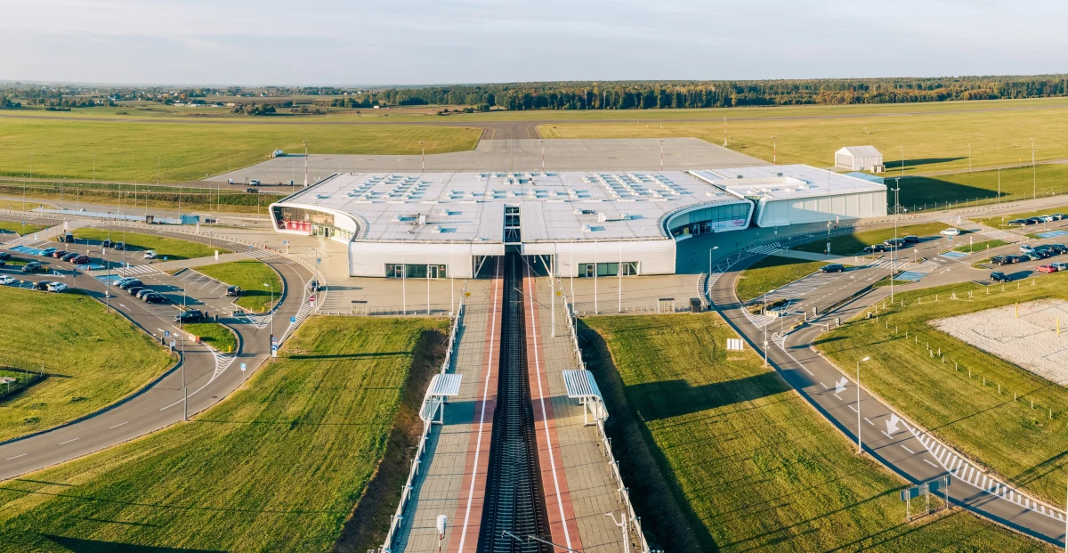 Zarząd Portu Lotniczego Lublin podpisał umowę z wykonawcą na rozbudowę parkingu przy terminalu od strony odlotów. Nowe miejsca będą czekały na pasażerów na początku czerwca, wraz z rozpoczęciem sezonu wakacyjnego.