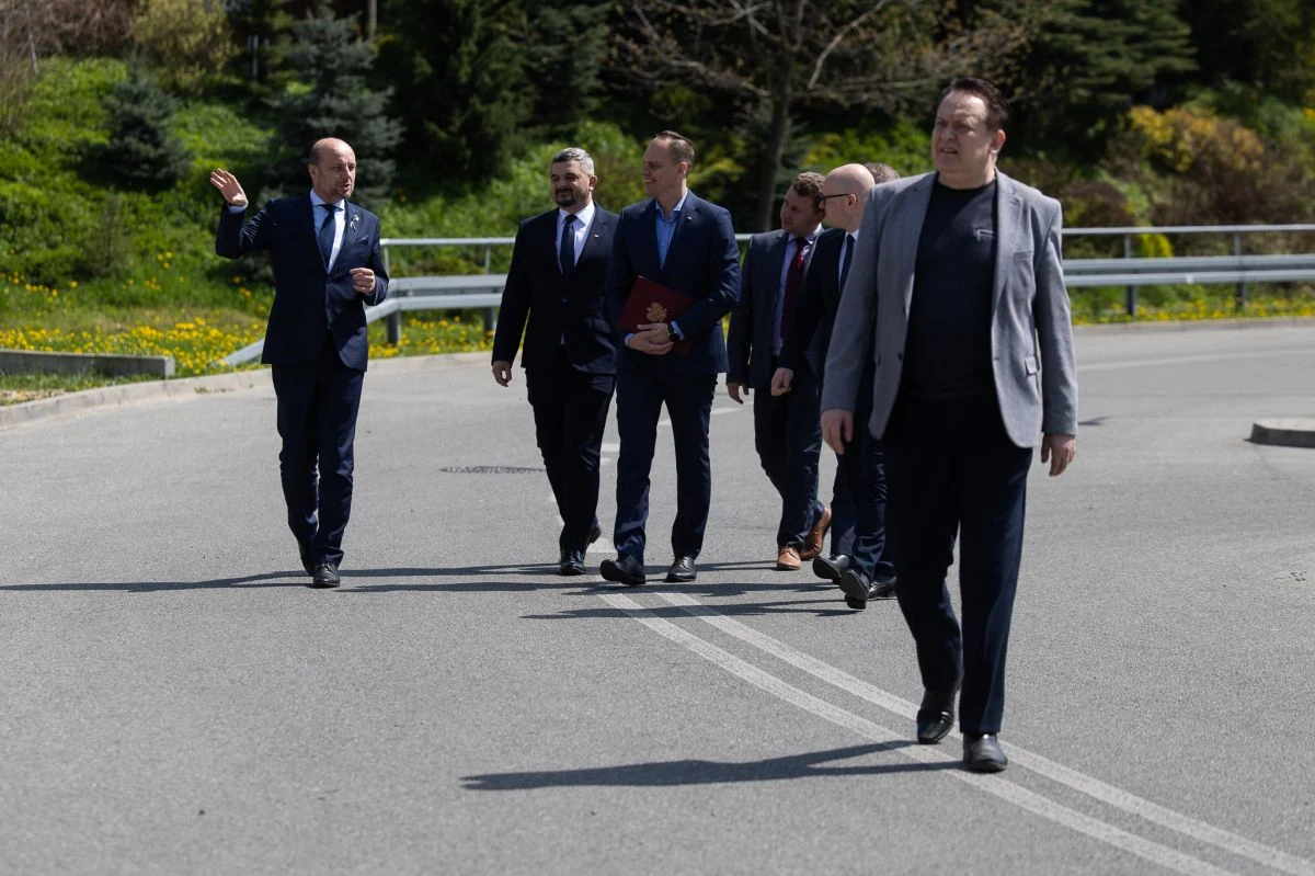 30 mln zł dofinansowania z Rządowego Funduszu Rozwoju Dróg otrzymał samorząd Rzeszowa na budowę Wisłokostrady. Trasa połączy al. Rejtana z ul. Ciepłowniczą w Rzeszowie. Dzięki inwestycji kierowcy będą mogli ominąć centrum miasta, droga połączy bowiem południe i północ stolicy Podkarpacia.