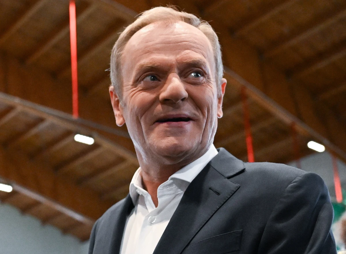 Warszawska prokuratura okręgowa wszczęła śledztwo w sprawie przekroczenia uprawnień w 2014 r. przez Donalda Tuska. Zawiadomienie w listopadzie zeszłego roku złożył Marek Falenta i odnosiło się ono do kontroli w spółce Składy Węgla - podał w poniedziałek portal tvp.info.