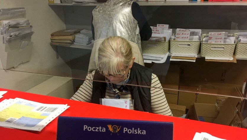 Poczta Polska redukuje zatrudnienie. Zmiana pracy listonoszy