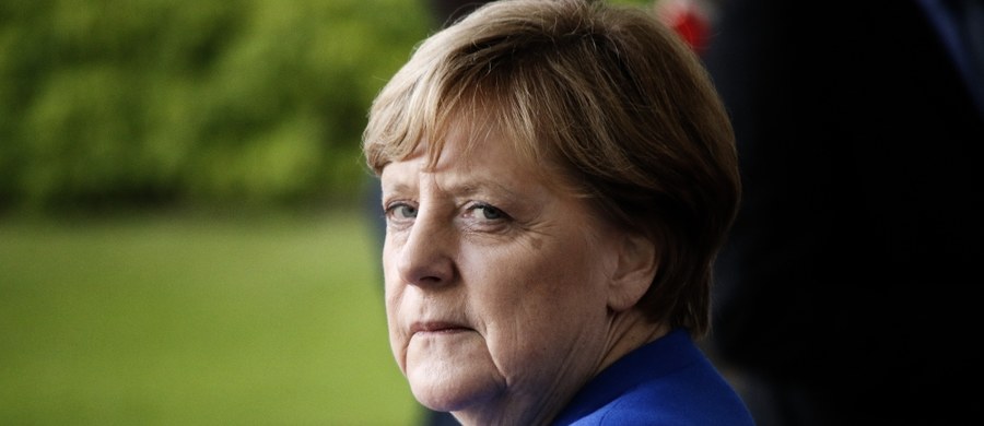 "Emerytura byłej kanclerz Niemiec Angeli Merkel ma gorzki smak, upływa jej na śledzeniu wojny na Ukrainie" - pisze hiszpański dziennik "La Razon".