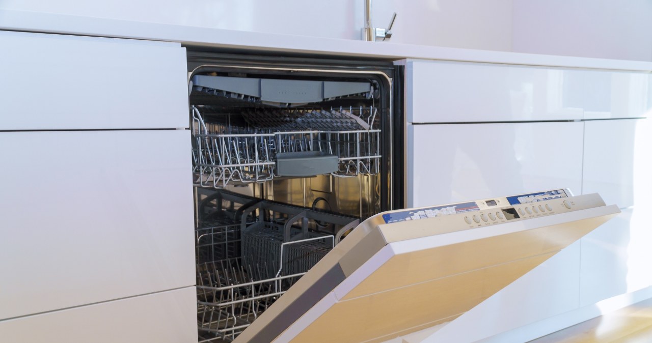 Jak wyczyścić zmywarkę? Tanie i skuteczne sposoby