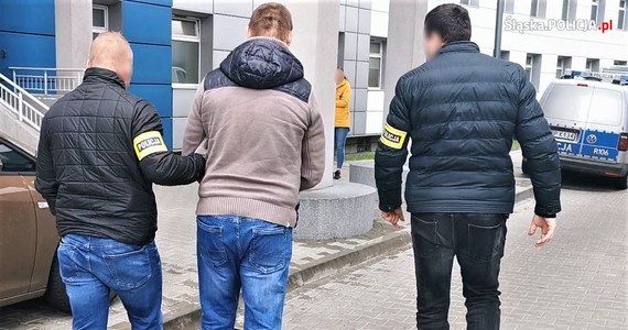 Policjanci z Zespołu do Spraw Przestępstw Niewykrytych katowickiej komendy wojewódzkiej, czyli z tzw. Archiwum X, pod nadzorem Prokuratury Okręgowej w Gliwicach rozwikłali sprawę zabójstwa 50-letniego mężczyzny, do którego doszło w listopadzie 2005 roku w Zabrzu. Ustalono, że za zbrodnię odpowiadają trzej mężczyźni, którzy po dokonaniu zabójstwa próbowali spalić i ukryć ciało. Wszyscy usłyszeli zarzut zabójstwa i decyzją sądu trafili do aresztu. Grozi im dożywocie.