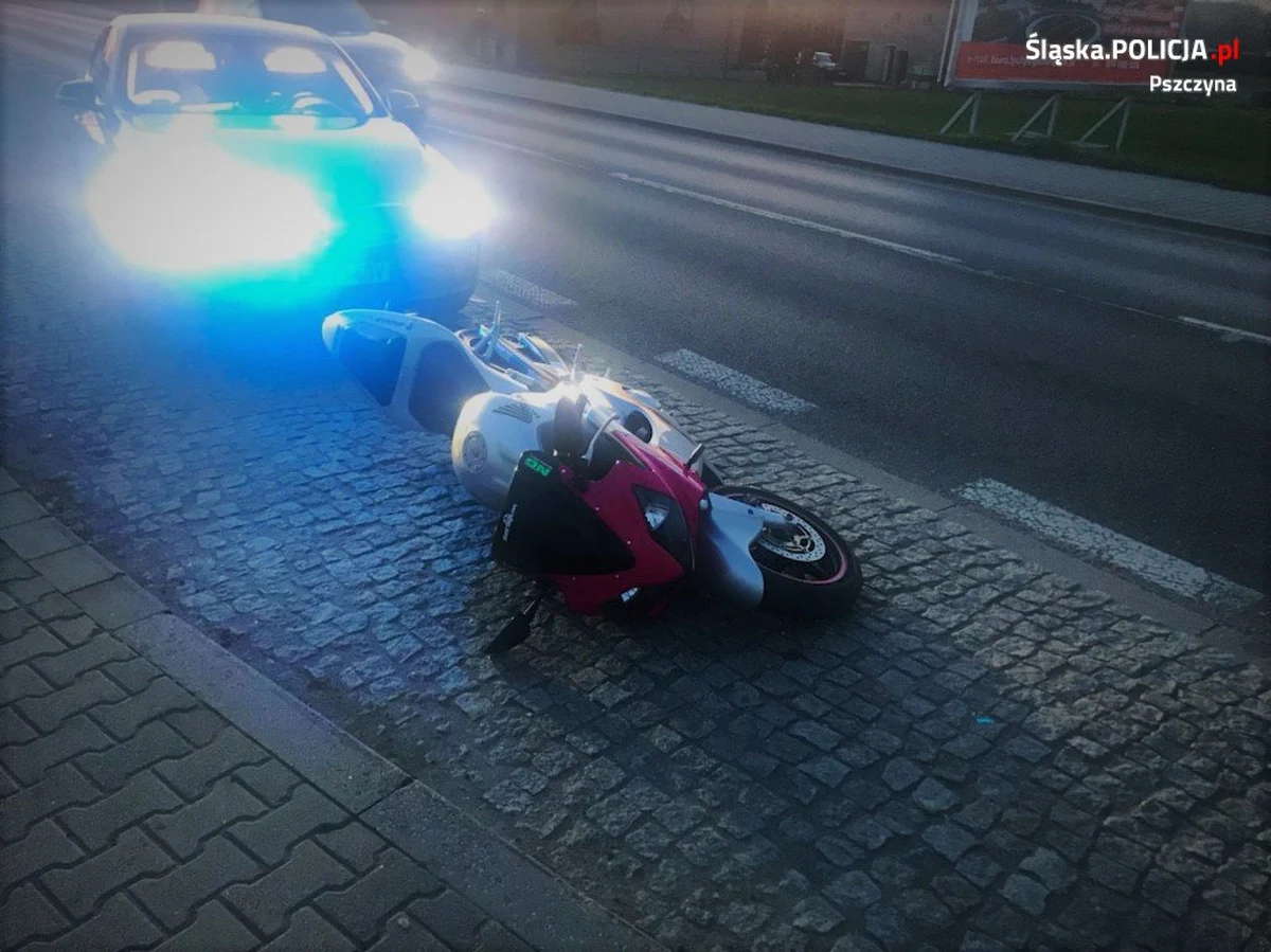 ​Policjanci z pszczyńskiej grupy SPEED po pościgu zatrzymali 32-letniego motocyklistę. Mężczyzna nie zważał na znaki drogowe i inne pojazdy poruszające się po drodze. Nie zatrzymał się do kontroli myśląc, że uda mu się zgubić mundurowych. Motocyklista został zatrzymany i stracił prawo jazdy na 3 miesiące, a sprawa będzie miała swój finał w sądzie.