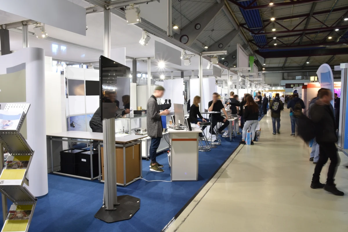 Przeszło 140 wystawców oraz około 30 szkoleń i warsztatów - to charakterystyka tegorocznych Akademickich Targów Pracy. Impreza na dobre wróciła do Hali EXPO w Łodzi i jest największą taką w Polsce.