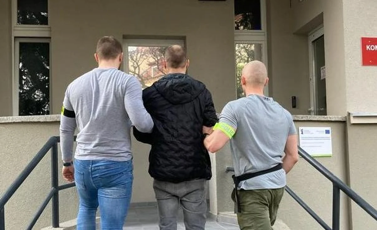 ​Policjanci z Gdańska zatrzymali pijanego 33-letniego obywatela Ukrainy, który w Oliwie groził bronią przypadkowo napotkanej osobie. Mężczyzna usłyszał zarzut kierowania gróźb karalnych. Grozi mu do trzech lat więzienia.