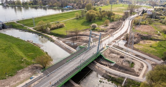 Zakończyła się budowa nowego mostu przez Bystrzycę w ciągu ul. Żeglarskiej. Miasto rozpoczęło odbiory techniczne. Kolejnym krokiem będzie uzyskanie decyzji o pozwoleniu na użytkowanie i otwarcie nowej przeprawy nad rzeką Bystrzycą.