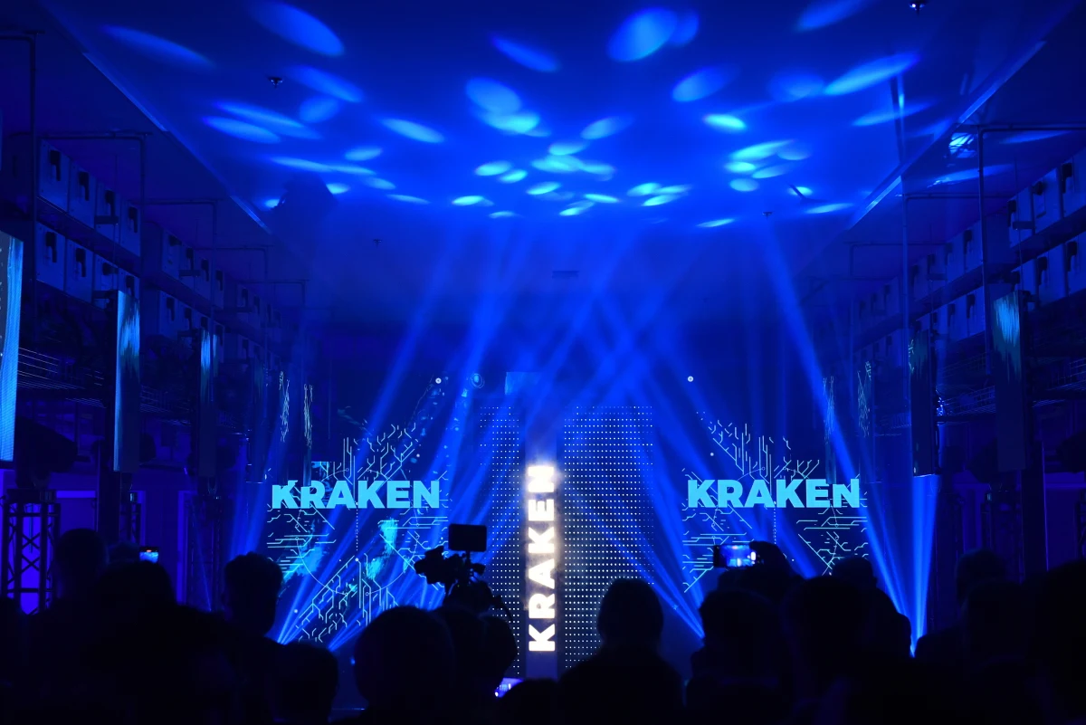 Na Politechnice Gdańskiej oficjalnie otwarte zostało dziś Centrum Kompetencji STOS. To nowa siedziba Centrum Informatycznego Trójmiejskiej Akademickiej Sieci Komputerowej. Jego sercem jest Kraken - superkomputer, który na razie uruchomiony został tylko w pewnej części. Jeśli wszystko pójdzie zgodnie z założeniami, pod koniec tego roku może stać się on najszybszym superkomputerem w Polsce.

