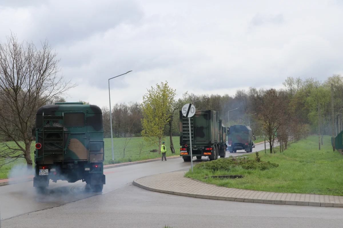 Wakacyjny urlop w wojsku? Do tego zachęca polska armia, która zaprasza na dwutygodniowe turnusy szkoleniowe. Nowy program "Trenuj jak żołnierz" - pozwoli zapoznać się z podstawowym szkoleniem i technikami żołnierskimi.

