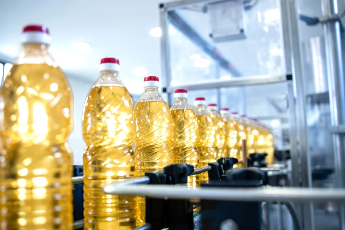 Komisja Europejska zgodziła się objąć olej słonecznikowy zakazem importu z Ukrainy. Dozwolony będzie jednak tranzyt tego produktu - oświadczył minister rolnictwa Robert Telus.