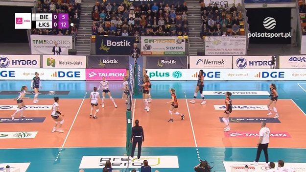 Skrót drugiego meczu półfinału TAURON Ligi BKS BOSTIK Bielsko-Biała - ŁKS Commercecon Łódź 0:3 (15:25, 18:25, 25:27).

 

ŁKS Commercecon Łódź wygrał w serii do dwóch zwycięstw 2-0.

W tekście zawarto link serwisu partnerskiego