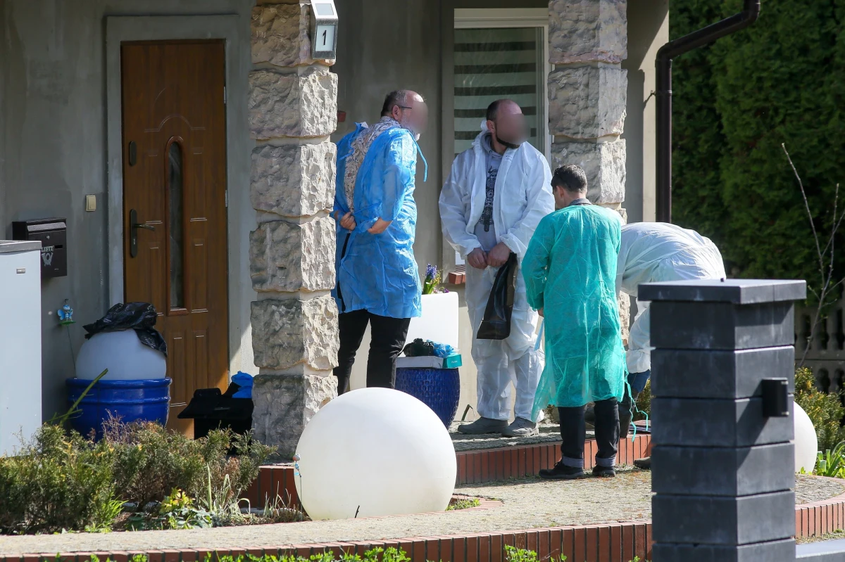 Przyczyną śmierci dzieci w Kobylej Górze było wykrwawienie i prawdopodobnie uduszenie - powiedział prokurator Marcin Kubiak z Prokuratury Okręgowej w Ostrowie Wlkp. Ciała 9- i 13-letniej dziewczynki znalazł w ubiegły czwartek ich ojciec. W domu była także ich matka. Kobieta była nieprzytomna.