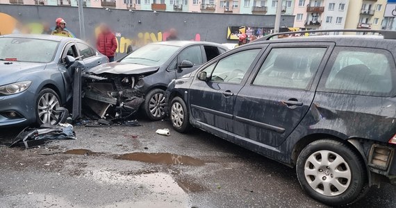 Do tymczasowego aresztu na 3 miesiące trafił pijany kierowca, który staranował 10 aut w Świdnicy na Dolnym Śląsku. Do zdarzenia doszło w niedzielę wieczorem.