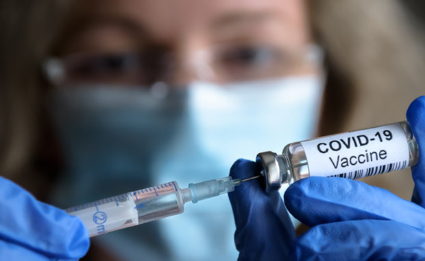Europejska Agencja Leków we wrześniu może zarejestrować nową, zmodyfikowaną szczepionkę przeciwko koronawirusowi - dowiedział się nasz dziennikarz. Właśnie o szczepieniach mówimy dzisiaj w cyklu Twoje Zdrowie w Faktach RMF FM.