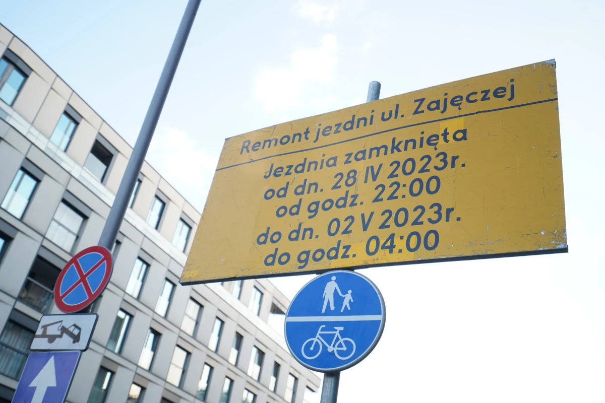 Spore utrudnienia drogowe czekają kierowców w stolicy na przełomie kwietnia i maja. To także czas zmian w kursowaniu komunikacji miejskiej