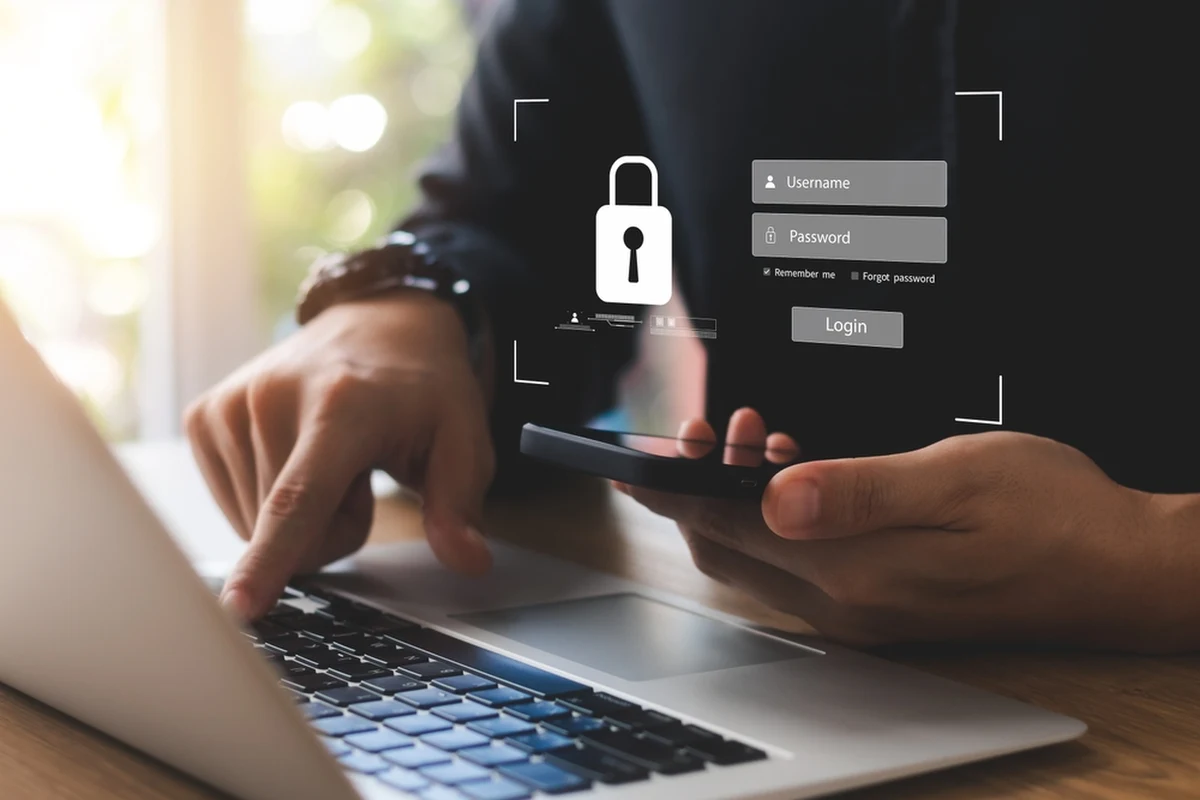 Rozbity gang oszustów, który w całym kraju włamywał się na cudze konta na popularnym portalu społecznościowym. Przestępcy prosili o pożyczkę i wyłudzali pieniądze. Z ustaleń prokuratury wynika, że w ten sposób włamali się na co najmniej 40 tysięcy kont.