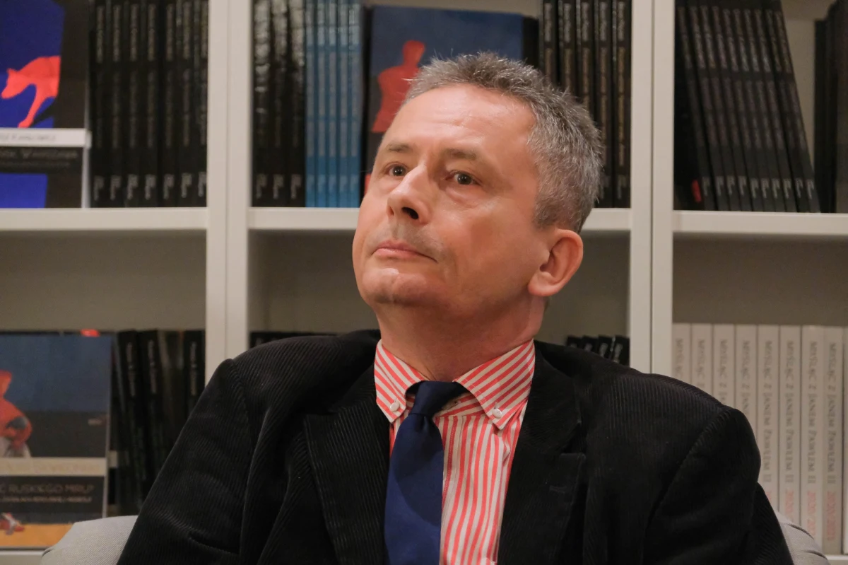 Szef MSZ Zbigniew Rau wręczył w środę nominację Piotrowi Skwiecińskiemu, który zostanie nowym ambasadorem RP w Armenii - poinformowało MSZ. W kwietniu 2022 r. Skwieciński został wydalony z Rosji wraz z grupą 45 polskich dyplomatów w ramach retorsji po inwazji Rosji na Ukrainę. 