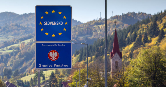 Słowacki rząd podjął decyzję o przywróceniu kontroli na wewnętrznych granicach strefy Schengen, także z Polską, w dniach 24 maja - 8 czerwca. Decyzję uzasadniono organizowaną pod koniec maja w Bratysławie międzynarodową konferencją bezpieczeństwa Globsec oraz spodziewanym spotkaniem prezydentów grupy B9.