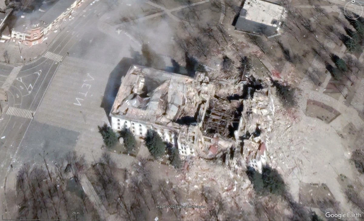 We wtorek, po raz pierwszy od czerwca 2021 roku, serwisy Google Earth i Google Maps zaktualizowały zdjęcia satelitarne Mariupola. Ogromna część miasta, liczącego przed rosyjską agresją ponad 400 tys. mieszkańców, legła w gruzach podczas oblężenia przez wojska Władimira Putina w pierwszych miesiącach wojny.

