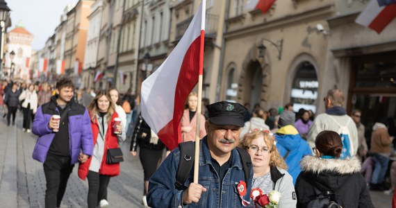 Paradą zabytkowych samochodów i autobusów wokół Plant rozpoczną się w Krakowie we wtorek, 2 maja, obchody Święta Flagi. Natomiast w Święto Konstytucji 3 Maja z Wawelu na Plac Matejki przejdzie ulicami miasta patriotyczny pochód.