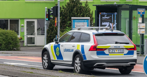 ​27-letni Polak zginął podczas bójki na parkingu jednego ze sklepów w miejscowości w Hafnarfjörður w Islandii. Został zaatakowany nożem przez grupę młodych osób przed centrum handlowym Fjarðarkaup. W związku ze sprawą aresztowano cztery młode osoby, wszystkie poniżej dwudziestego roku życia.