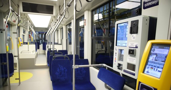 ​Miejskie Przedsiębiorstwo Komunikacyjne w Krakowie otrzyma 52,4 mln zł dofinansowania ze środków unijnych do zakupu 10 nowych tramwajów Lajkonik II, które zaczęły wozić pasażerów w 2022 roku - przekazał rzecznik spółki Marek Gancarczyk.