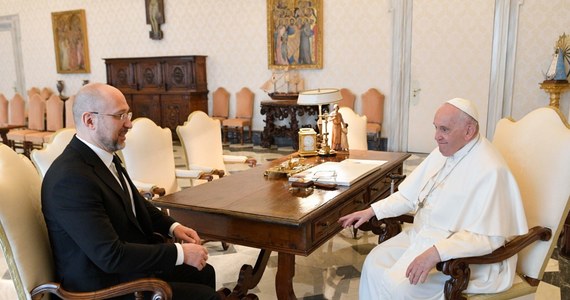 Papież Franciszek przyjął na audiencji premiera Ukrainy Denysa Szmyhala. To pierwszy tak wysoki rangą reprezentant władz w Kijowie odwiedzający Watykan od początku rosyjskiej inwazji. 