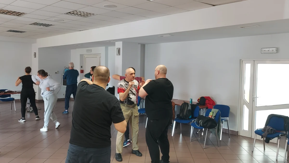 Wrocławskie MPK rozpoczęło szkolenia z samoobrony dla kierowców i motorniczych. Mają one zwiększyć bezpieczeństwo pracowników przewoźnika. Tylko od początku roku w mieście doszło w sumie do czternastu ataków na kierujących autobusami czy tramwajami.