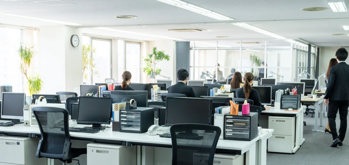 W życie weszły duże zmiany Kodeksu pracy. Mamy do czynienia z nowymi przepisami dotyczącymi urlopów, nowymi rozwiązaniami work-life balance, dzielenia zatrudnienia między klika firm i zasadami zwolnień. Wraz z tak istotnymi zmianami Polaków nachodzą wątpliwości, które wraz z ekspertem spróbujemy rozwiać. Na Wasze pytania odpowiada Kamil Sobolewski, główny ekonomista Pracodawców RP. Oto jego odpowiedzi.